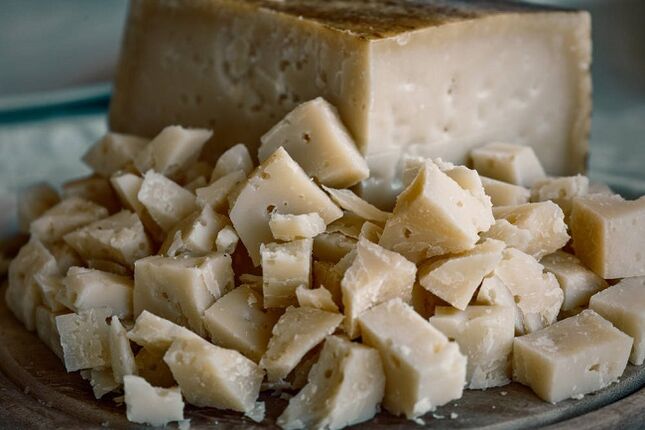 Cheese for ketogenic diet